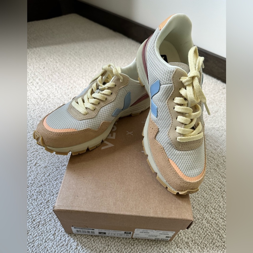 Veja x Ba&sh Dekkan Alveomesh Sneakers